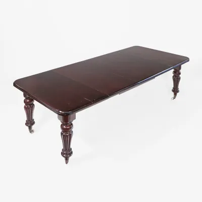 Ausziehbarer Esstisch