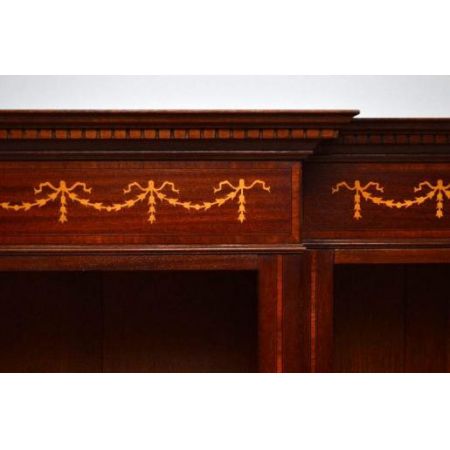 Breakfront Bookcase Blumenintarsien 