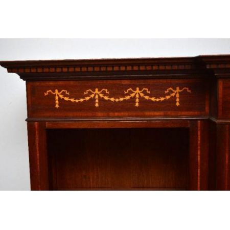 Breakfront Bookcase Blumenintarsien 