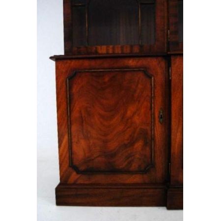 Sehr beeindruckendes Mahagoni breakfront Bückerregal, Zweiteilig.