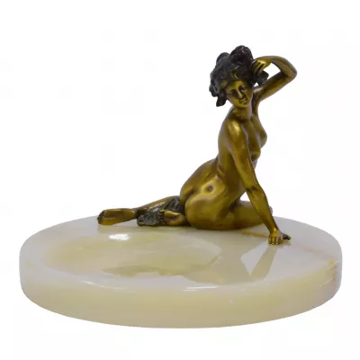 An Onyx Aschenbecher mit Bronze Figur 14,5xØ19,9cm