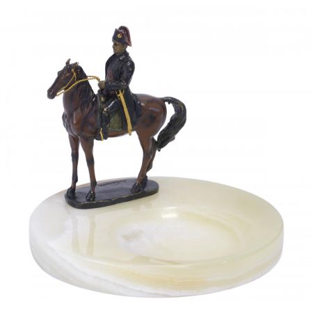 An Onyx Aschenbecher mit Bronze Figur Napoleon O 17xØ19,9cm