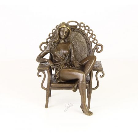 Bronzefigur Young Lady In Peacock Chair 20,6x17,3x17,6cm