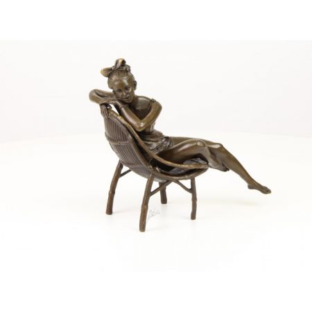 Bronzefigur Young Lady In Half Circle Chair 21,5x13x22,4cm