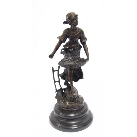 Bronzefigur Sowing Woman 33,5cm