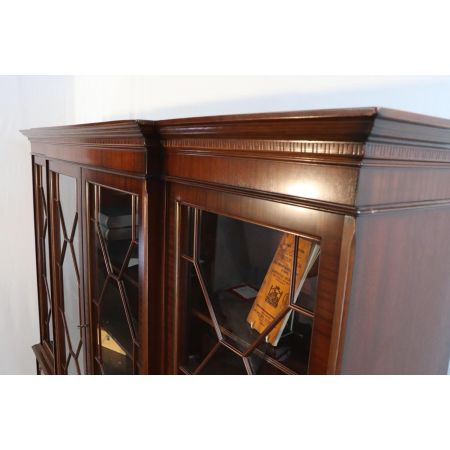 Breakfront Bookcase in Pyramiden Mahagoni, Bücherschrank Antik Regency Stil