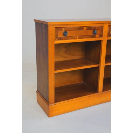 Ästhetisches Bücherregal aus Eibenholz mit Schubladen und Bandintarsien