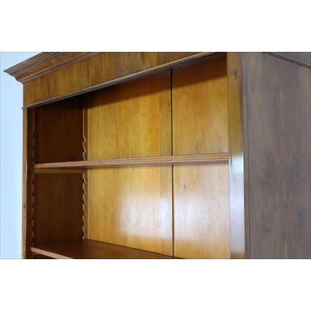 Bücherregal im klassischen englischen Stil, in Eibe