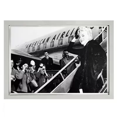Bild Wandbild schwarz-weiß Foto Marilyn Monroe Flugzeug im Rahmen 60x80