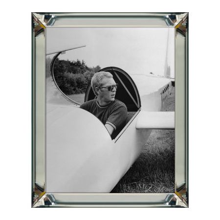 Wandbild Schwarz-weiß Bild Steve mc Queen Flugzeug 40x50 im Spiegelbilderrahmen