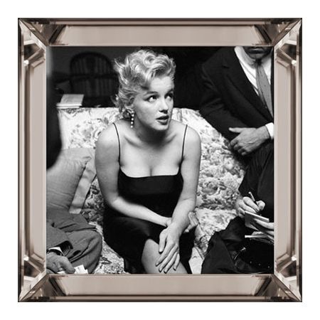 Marilyn Monroe Reporter Wandbild Bild schwarz-weiß 40x40 im Spiegelbilderrahmen