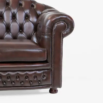 Braunes Ledersofa mit zwei losen Sitzkissen
