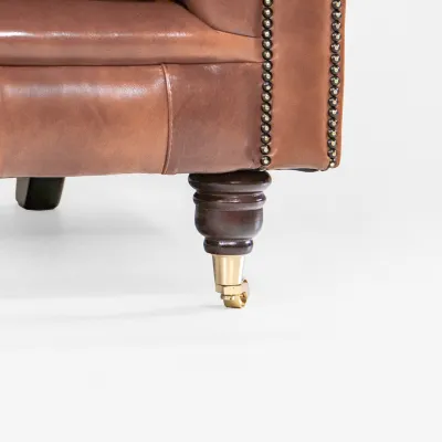 Chesterfield Sofa mit und Rollarmen