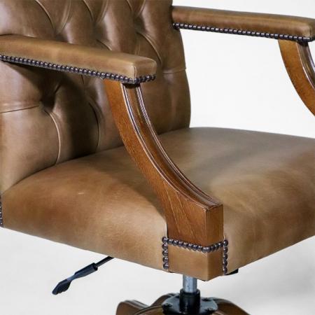 Chesterfield Drehstuhl Gainsborough in braun