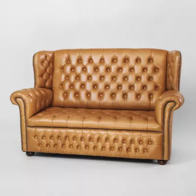 Chesterfield Sofa "Henley" Zweisitzer, Old English Tan, Button Seat, sofort lieferbar