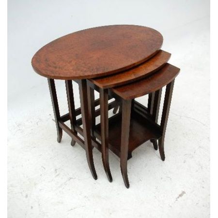 Antikes Nussbaum Nest of Tables Edwardian Stil