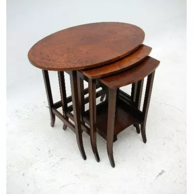 Antikes Nussbaum Nest of Tables Edwardian Stil