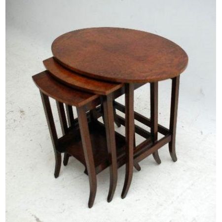 Antikes Nussbaum Nest of Tables Edwardian Stil