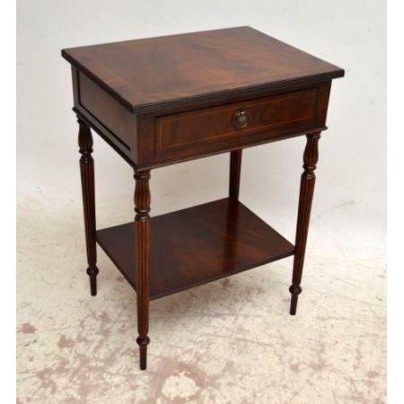 Paar antike Beistelltische Nachttische Lampentische 