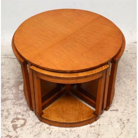 Art Deco Nest of tables Couchtische aus Bergahorn