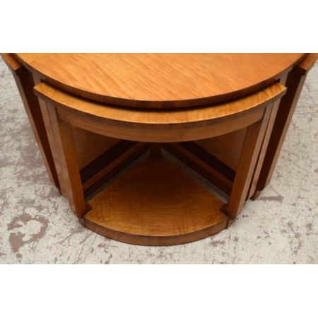 Art Deco Nest of tables Couchtische aus Bergahorn
