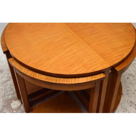 Art Deco Nest of tables Couchtische aus Bergahorn