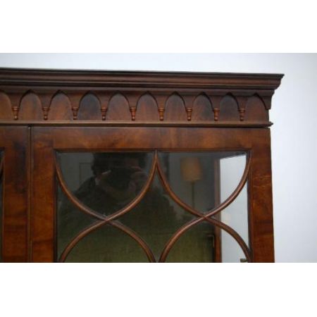 Antikes Display Cabinet - Gregorian