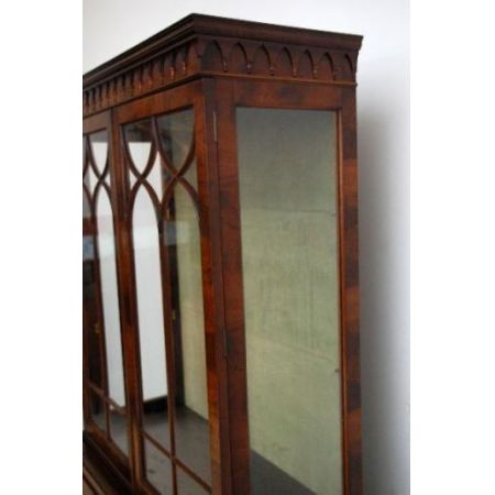 Antikes Display Cabinet - Gregorian