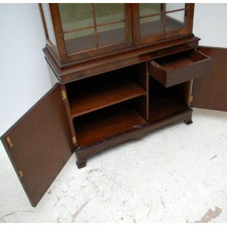 Antikes Display Cabinet - Gregorian