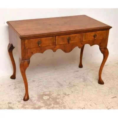 Antiker Nussbaum  Tisch Lowboy