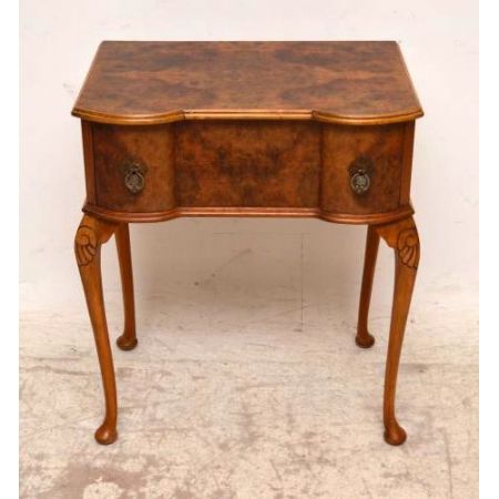 Beistelltisch aus Nussbaum antik