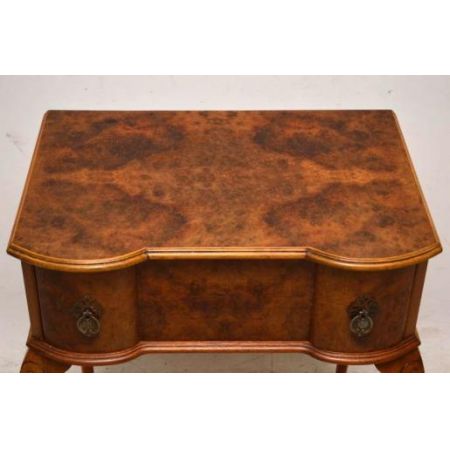 Beistelltisch aus Nussbaum antik