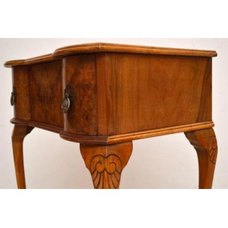 Beistelltisch aus Nussbaum antik