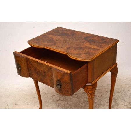 Beistelltisch aus Nussbaum antik