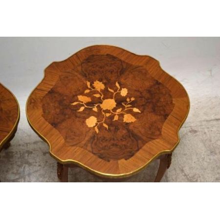 Paar antike Beistelltische mit schönen Intarsien