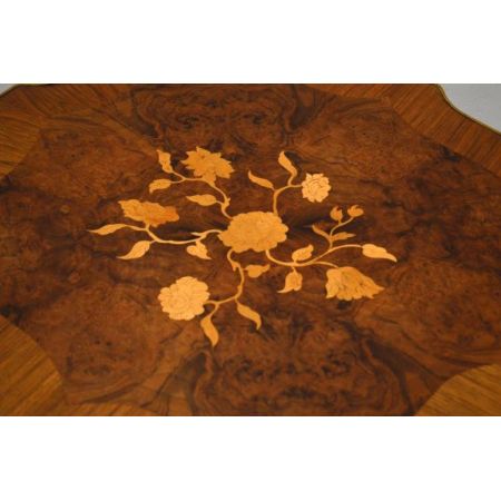 Paar antike Beistelltische mit schönen Intarsien