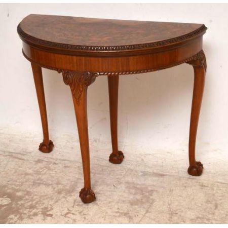 Spieltisch aus Nussbaum für Kartenspiele