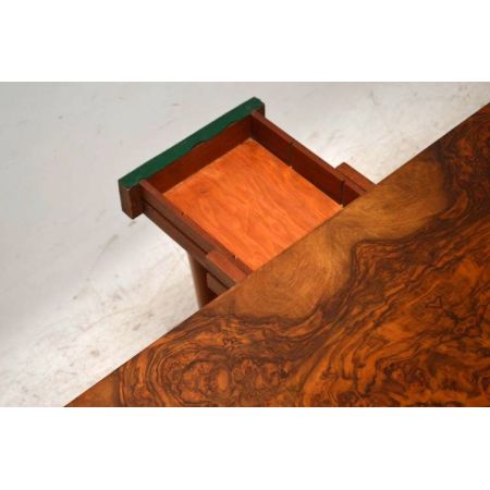 Spieltisch aus Nussbaum für Kartenspiele