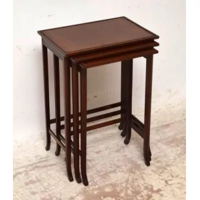 Antikes Nest of Tables Edwardian kleine Tische 3er Set Beistelltisch aus Holz