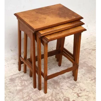 Antikes Nest of Tables Arts & Craft