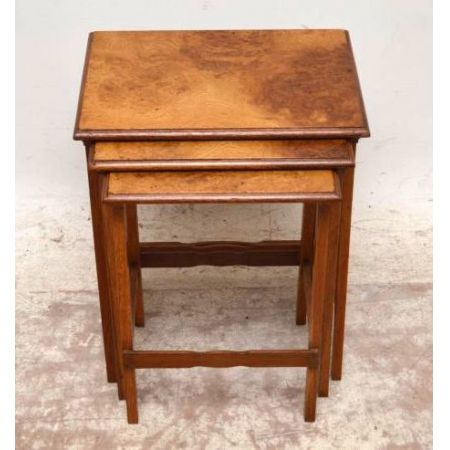 Antikes Nest of Tables Arts & Craft