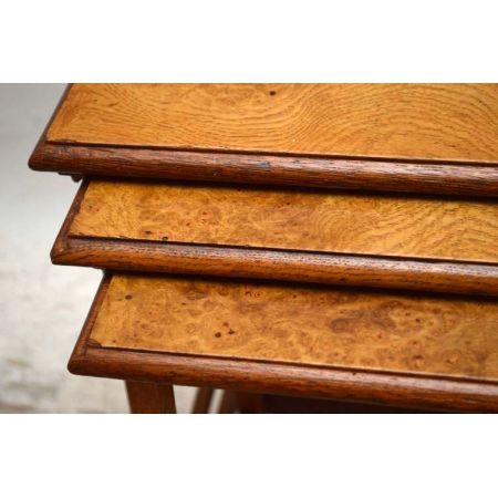 Antikes Nest of Tables Arts & Craft