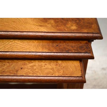 Antikes Nest of Tables Arts & Craft