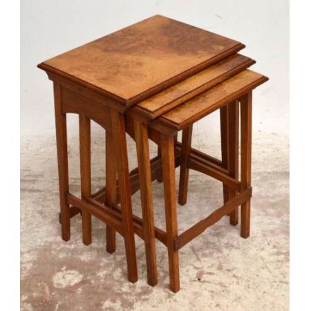 Antikes Nest of Tables Arts & Craft