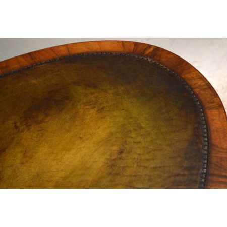 Antiker Tisch mit Ledereinsatz oval