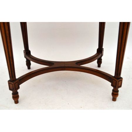 Antiker ovaler Couchtisch Coffee table