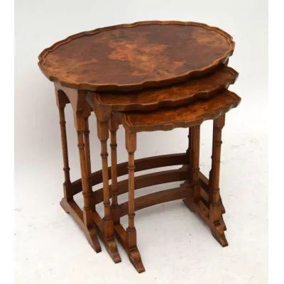 Antikes Nest of tables Nussbaum