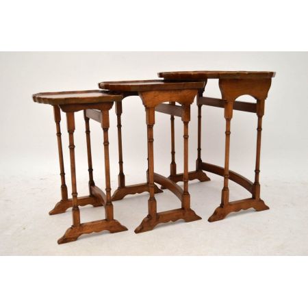 Antikes Nest of tables Nussbaum