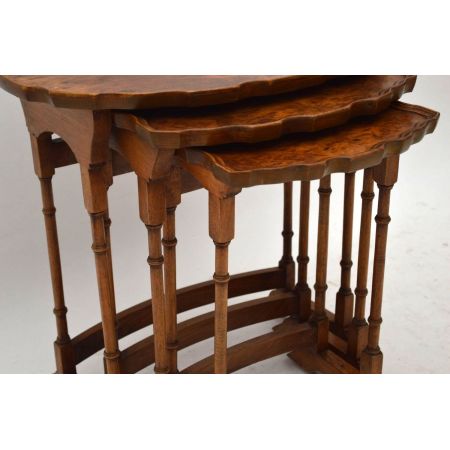 Antikes Nest of tables Nussbaum