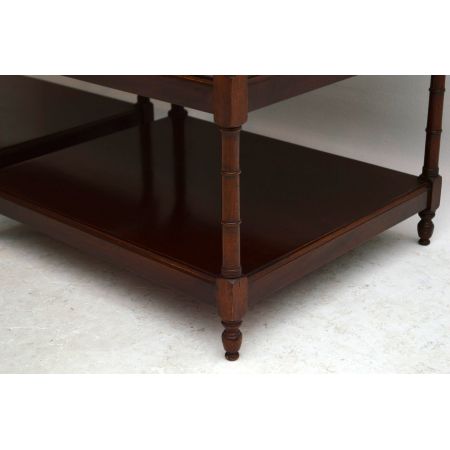 Antikes Paar Beistelltische Mahagoni Tische mit drei Ebenen